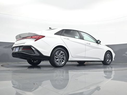 Certified 2024 Hyundai Elantra SEL FWD image 26