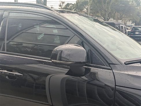 Used 2023 Volvo XC40 Recharge Ultimate image 12