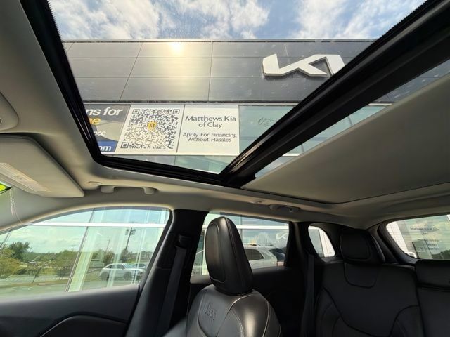 Used 2021 Jeep Cherokee Limited w/ Elite Package AWD/4WD image 27