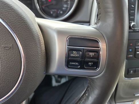 Used 2011 Jeep Grand Cherokee Laredo AWD/4WD image 19