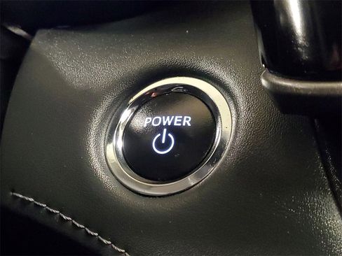 Certified 2023 Toyota Highlander XLE image 32