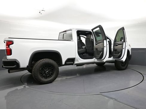 Used 2024 Chevrolet Silverado 2500 ZR2 w/ Technology Package AWD/4WD image 31