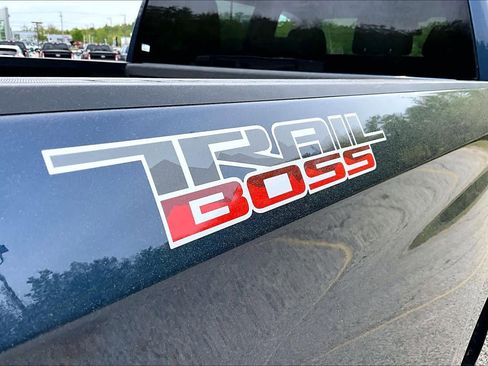 Used 2021 Chevrolet Silverado 1500 Custom Trail Boss AWD/4WD image 33