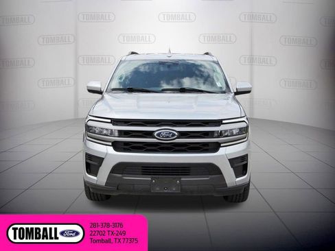 Used 2023 Ford Expedition XLT image 2