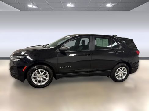 Used 2023 Chevrolet Equinox LS FWD image 2