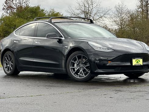 Used 2018 Tesla Model 3 Mid Range image 2