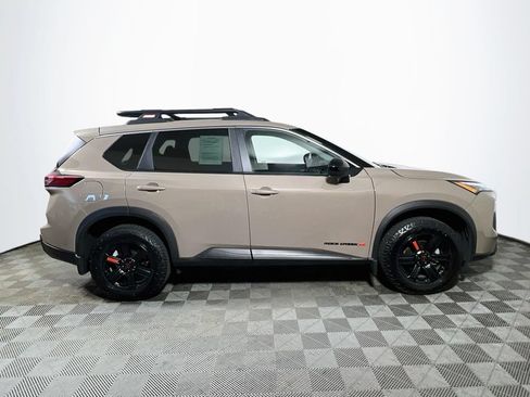 Used 2025 Nissan Rogue SV AWD/4WD image 8