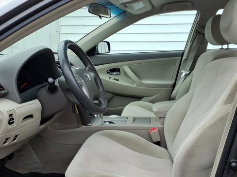 Used 2011 Toyota Camry LE w/ LE Extra-Value Pkg image 8