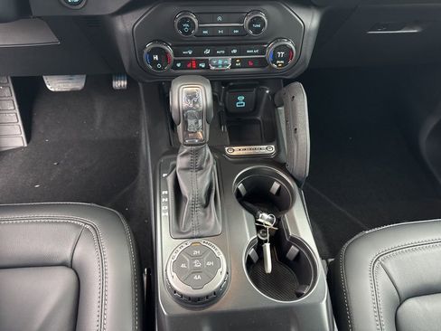 New 2025 Ford Bronco Outer Banks w/ Sasquatch Package image 19