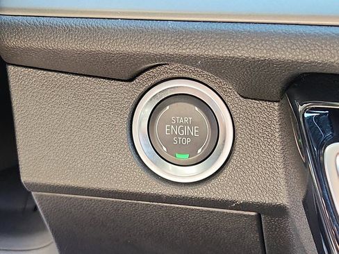 Certified 2025 Chevrolet Traverse LT FWD image 26