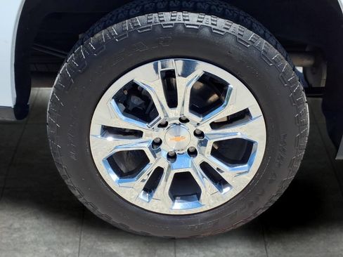Used 2025 Chevrolet Silverado 1500 LTZ AWD/4WD image 9