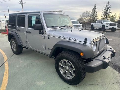 Used 2018 Jeep Wrangler Unlimited Rubicon w/ Connectivity Group image 6