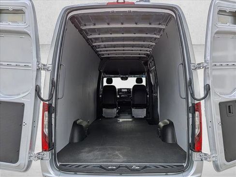 Used 2024 Mercedes-Benz Sprinter 2500 image 6