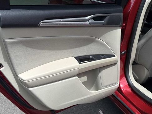 Used 2020 Ford Fusion SE FWD image 12