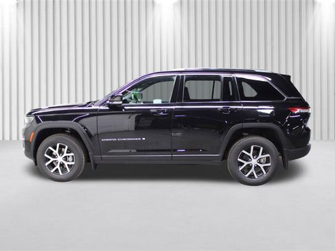 New 2025 Jeep Grand Cherokee Limited w/ Luxury Tech Group II image 7