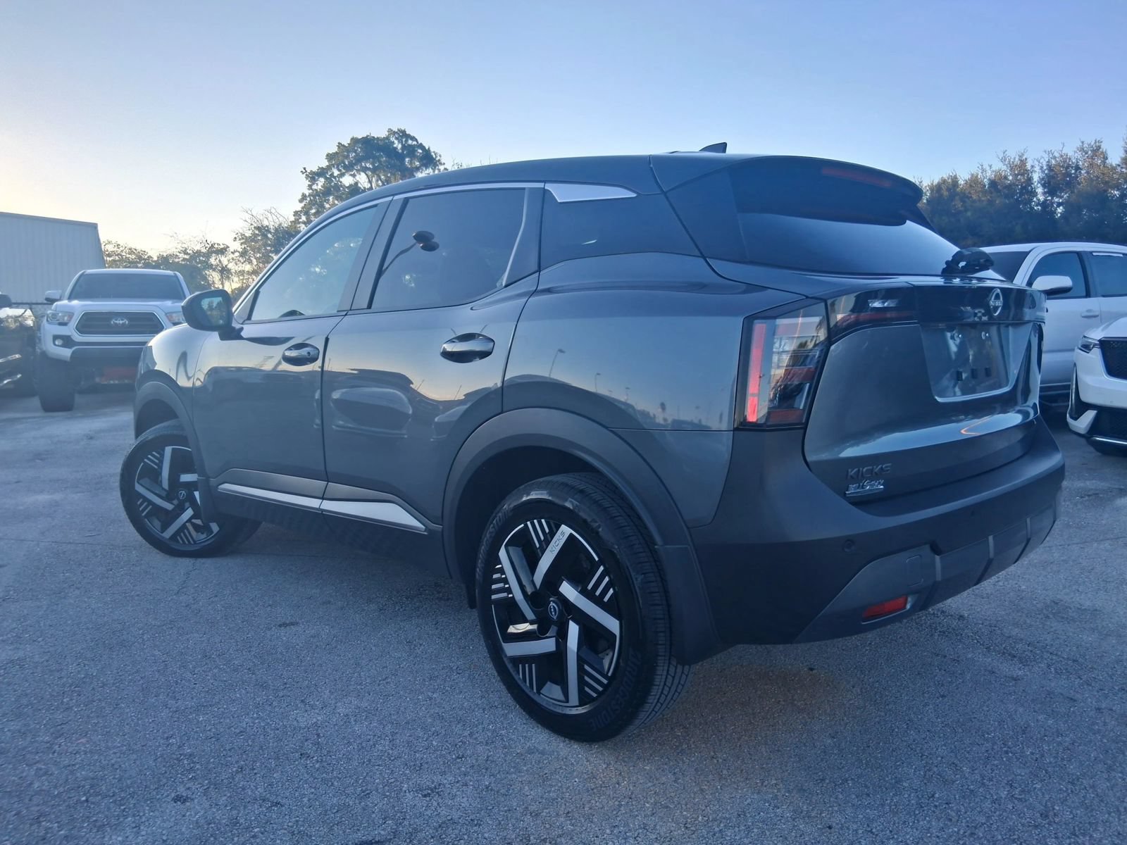 Used 2025 Nissan Kicks SV FWD image 4