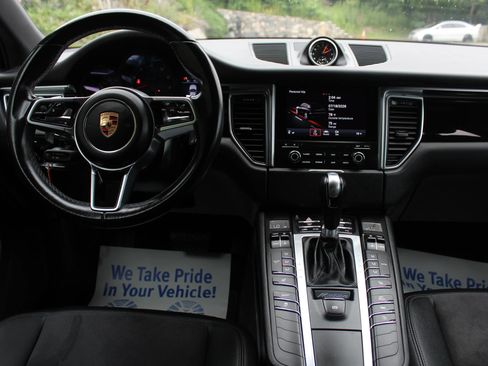 Used 2018 Porsche Macan Sport Edition AWD/4WD image 19