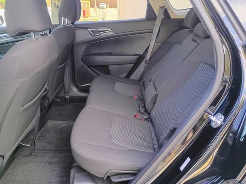 Used 2025 Kia Sportage LX AWD/4WD image 9