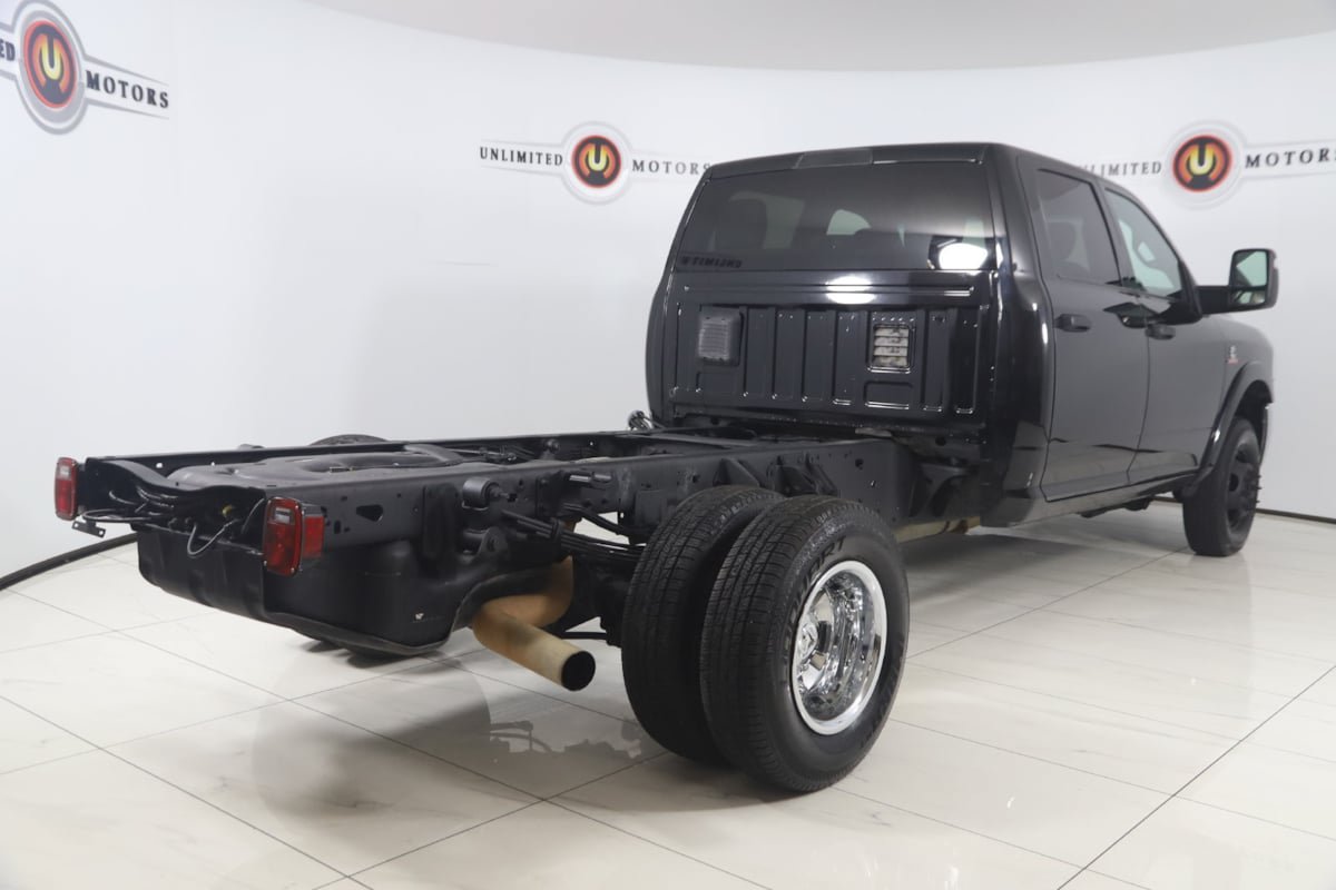 Used 2023 RAM 3500 Tradesman w/ Chrome Appearance Group AWD/4WD image 3