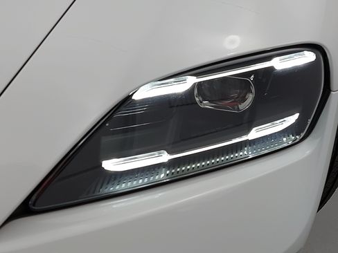 Certified 2025 Porsche Taycan RWD image 34