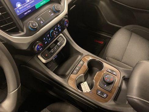 Used 2023 GMC Acadia SLE w/ Driver Convenience Package image 13