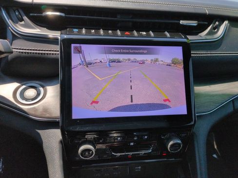 Used 2023 Jeep Grand Cherokee Overland AWD/4WD image 24