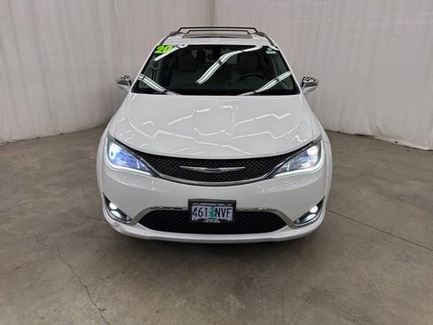 Used 2020 Chrysler Pacifica Limited image 2
