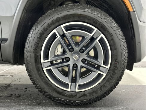 Used 2025 Rivian R1S Adventure AWD/4WD image 11