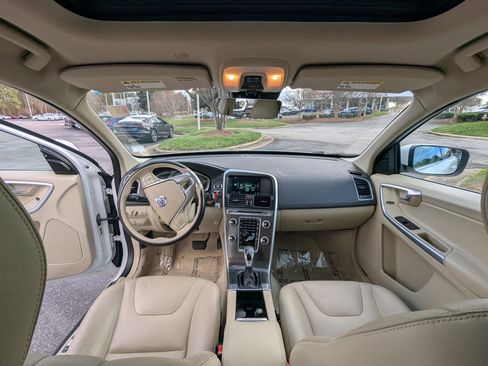 Used 2016 Volvo XC60 T5 Premier w/ Proximity Package image 12