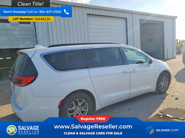 Used 2022 Chrysler Pacifica Touring FWD image 4