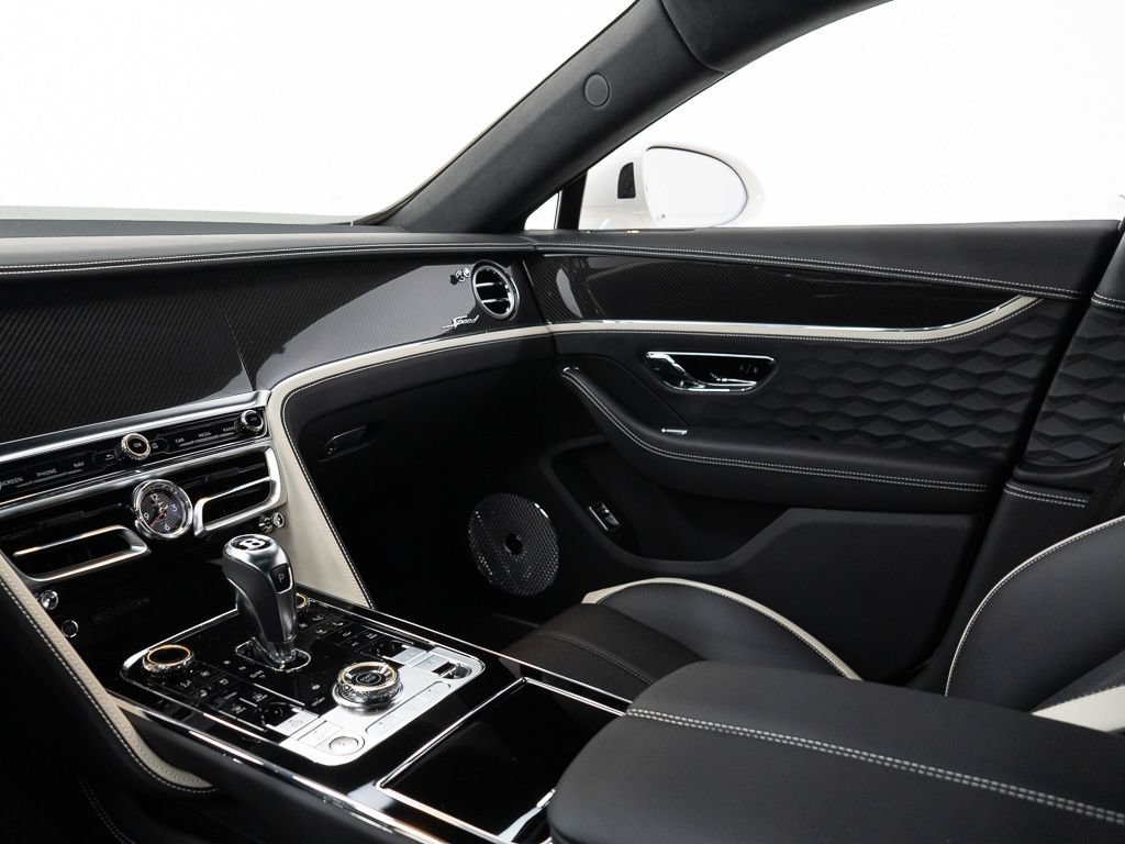 Used 2025 Bentley Flying Spur Plug-In Hybrid AWD/4WD image 30