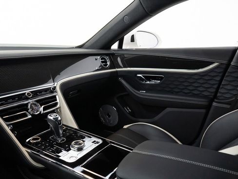 Used 2025 Bentley Flying Spur Plug-In Hybrid AWD/4WD image 30