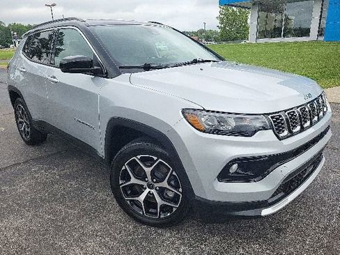 Used 2025 Jeep Compass Limited AWD/4WD image 2