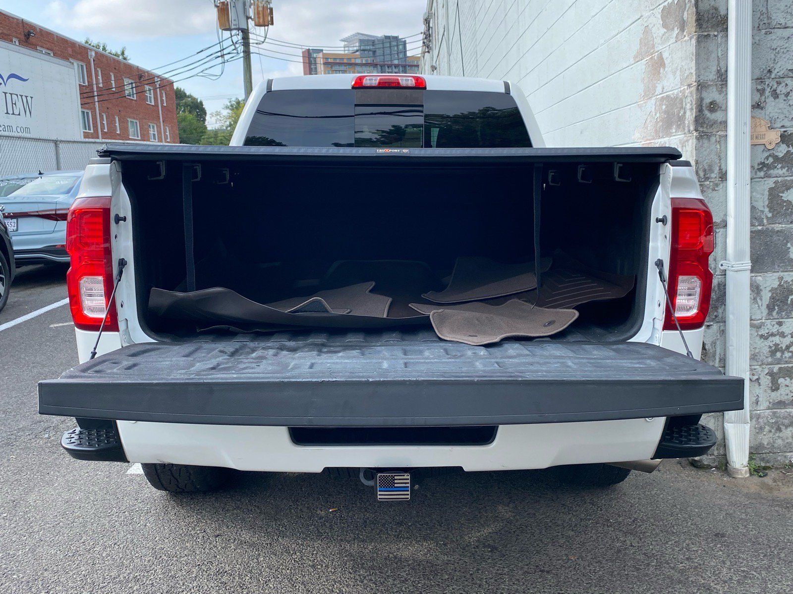 Used 2018 Chevrolet Silverado 1500 High Country RWD image 5