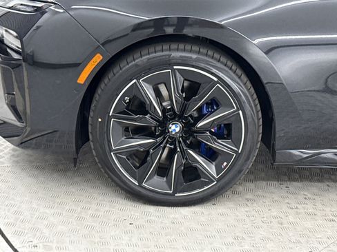 New 2025 BMW 760i xDrive w/ Premium Package image 11