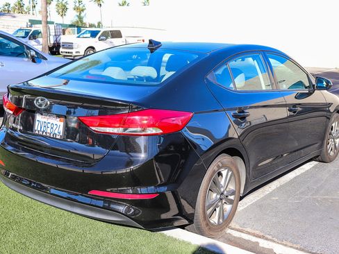 Used 2017 Hyundai Elantra SE image 6