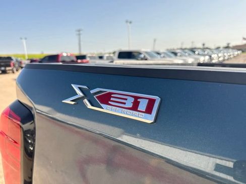 Used 2024 GMC Sierra 1500 SLT AWD/4WD image 5