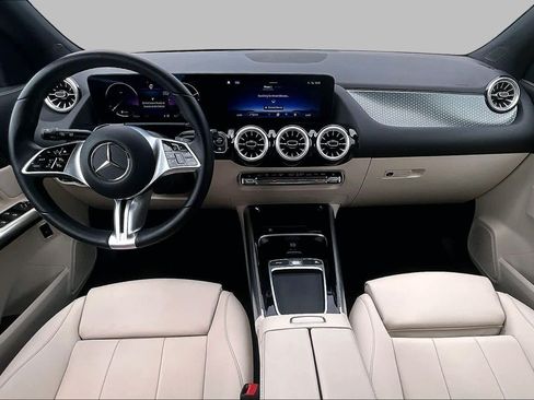 Used 2025 Mercedes-Benz GLA 250 image 14