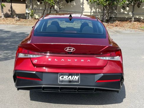 Used 2025 Hyundai Elantra SEL FWD image 6