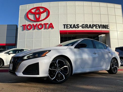 Used 2025 Nissan Altima 2.5 SR image 2