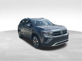 Used 2022 Volkswagen Taos SE image 2