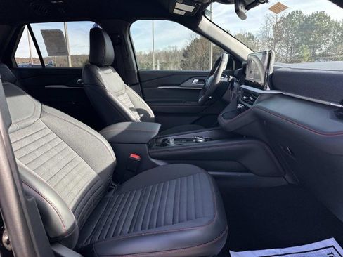 New 2026 Ford Explorer ST-Line w/ ST-Line Street Pack image 13