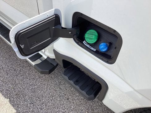 New 2025 Ford F250 Lariat w/ FX4 Off-Road Package image 15