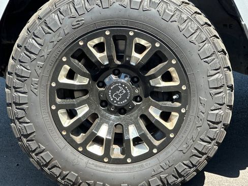 Used 2017 Toyota 4Runner SR5 AWD/4WD image 33
