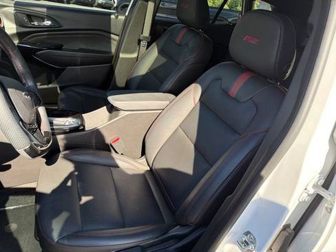 Used 2025 Chevrolet Trax RS w/ Sunroof Package FWD image 21