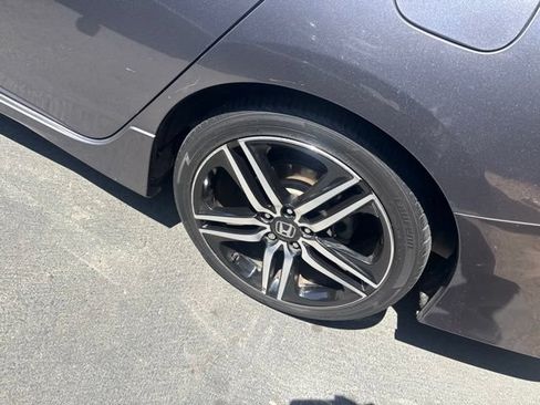 Used 2017 Honda Accord Touring image 3