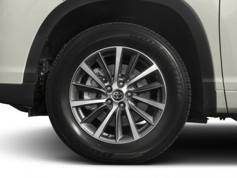 Used 2017 Toyota Highlander XLE AWD/4WD image 11