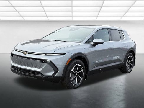New 2026 Chevrolet Equinox EV LT image 2