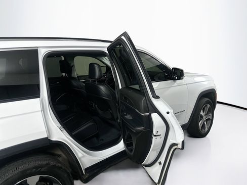 Used 2023 Jeep Grand Cherokee 4WD 4xe w/ Luxury Tech Group II image 30