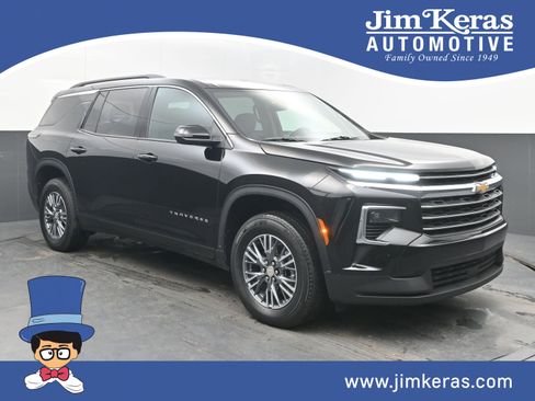 Used 2025 Chevrolet Traverse LT image 1